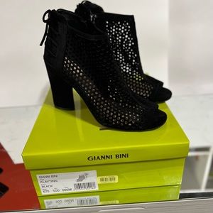 Gianni Bini Eyelet black booties